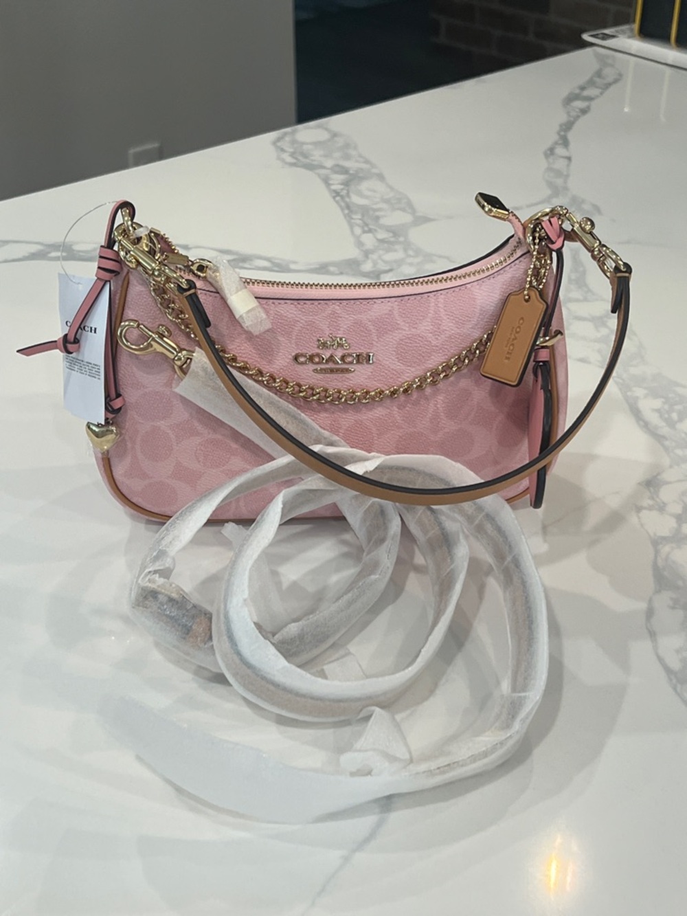 COACH POWER PINK TERI SHOULDER. - Picture 11 of 14